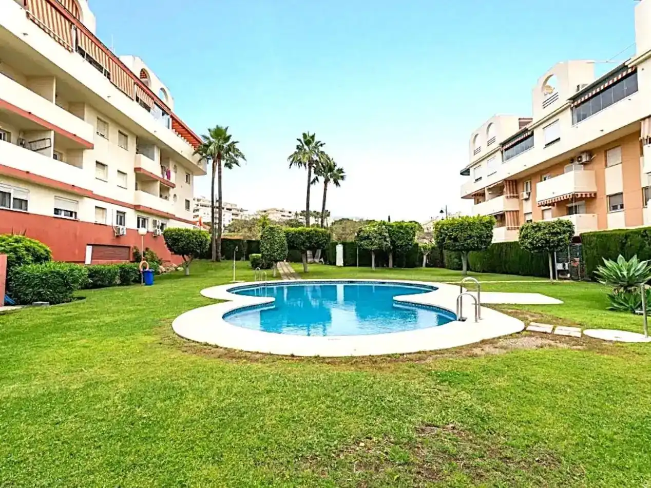 Piscina de Pis en venda en Estepona amb Aire condicionat, Piscina i Balcó