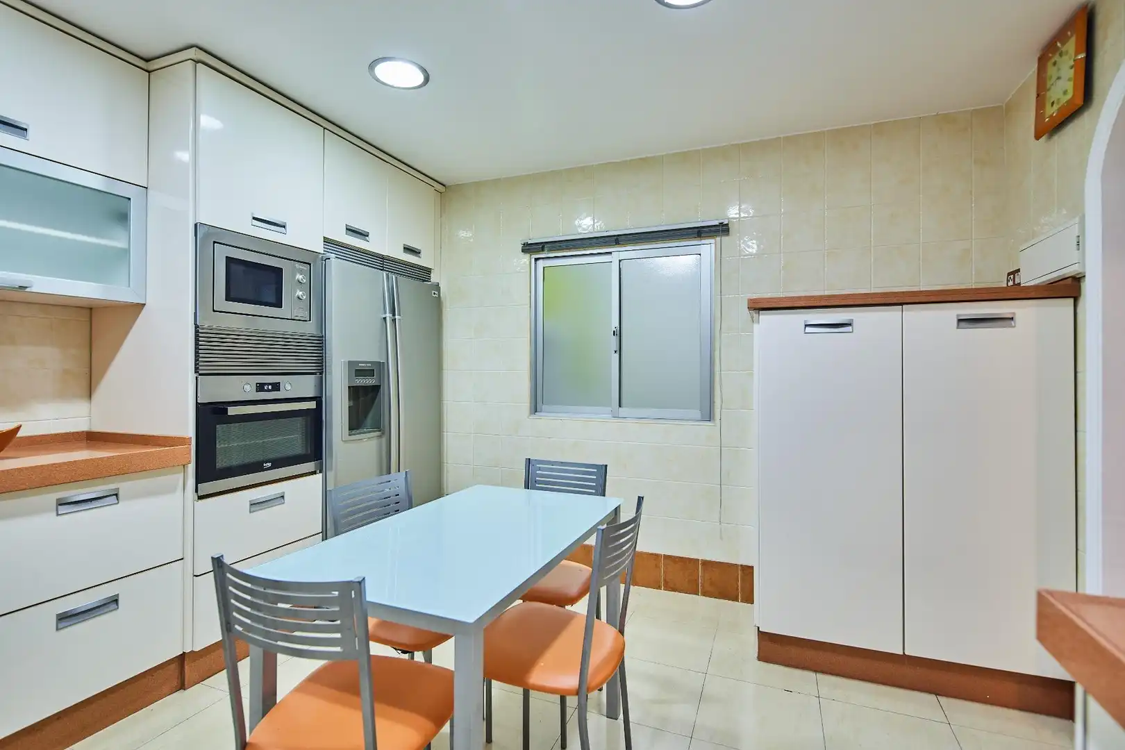 Küche von Wohnung zum Verkauf in Cádiz mit Klimaanlage, Abstellraum und Balkon
