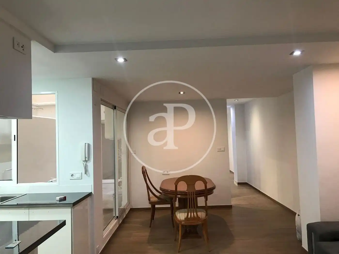 Flat for rent in Valencia  with Air Conditioner, Heating and Furnished