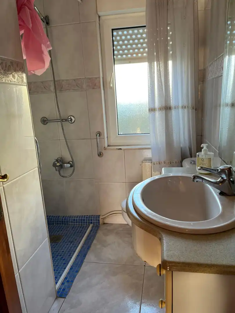 Baño de Casa o chalet en venta en Los Corrales de Buelna  con Calefacción y Jardín privado