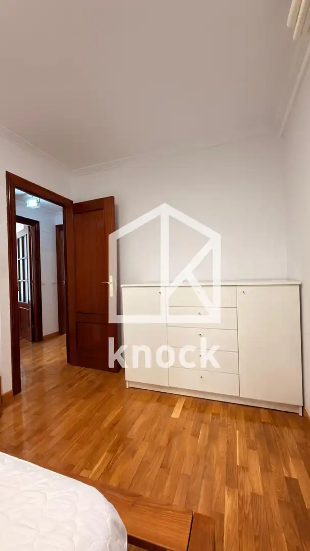 Habitación de Piso en venta en Oviedo  con Calefacción