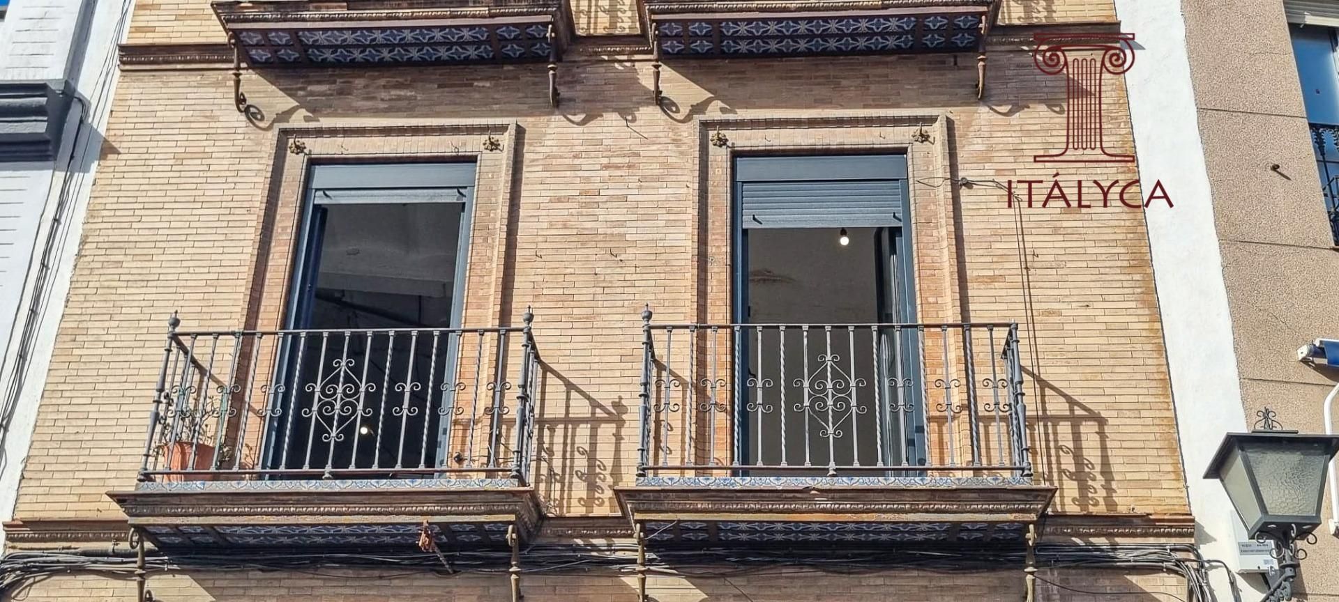 Exterior view of Flat for sale in  Sevilla Capital  with Balcony