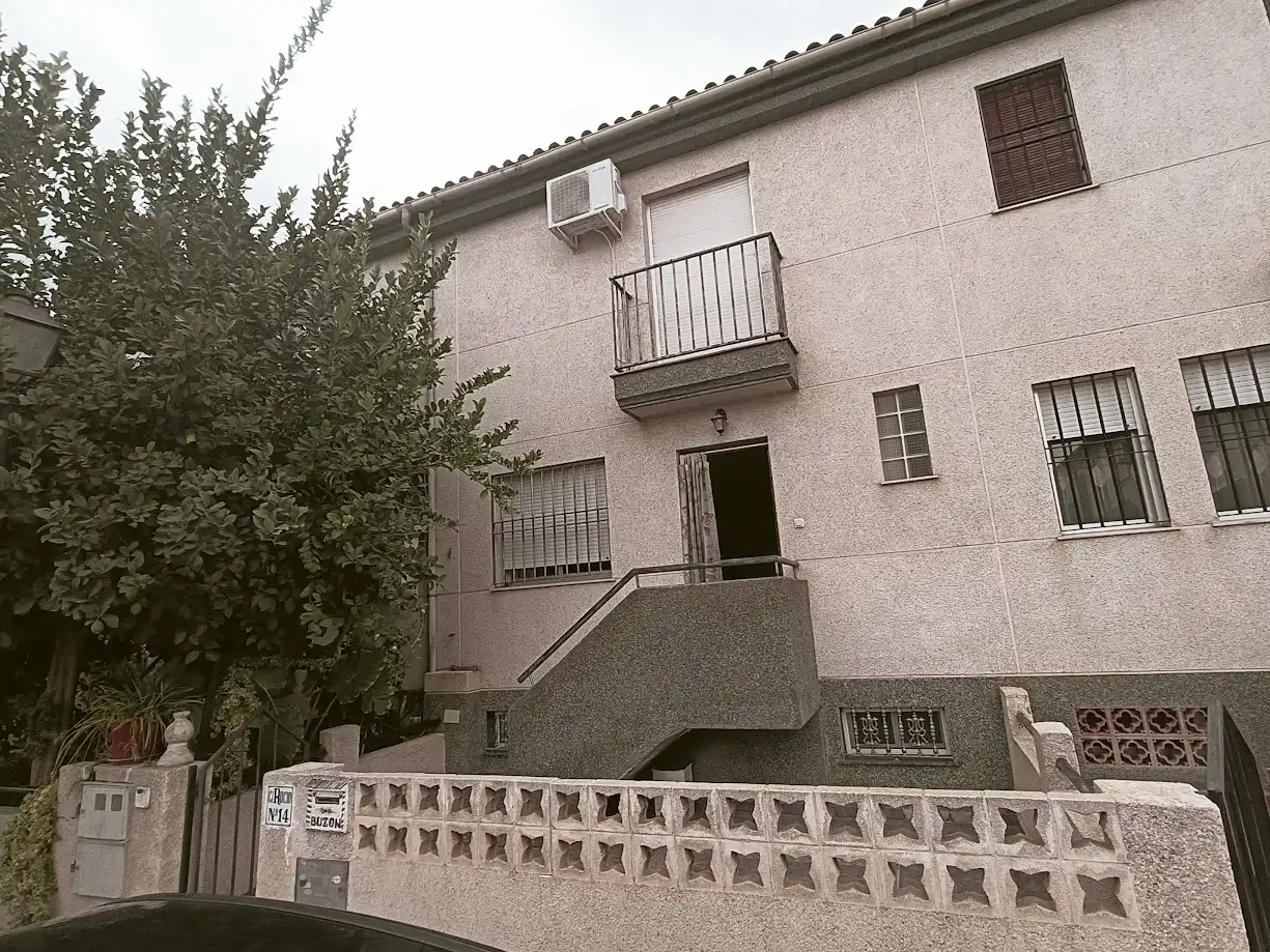 Vista exterior de Casa adosada de alquiler en Atarfe con Aire acondicionado, Trastero y Amueblado