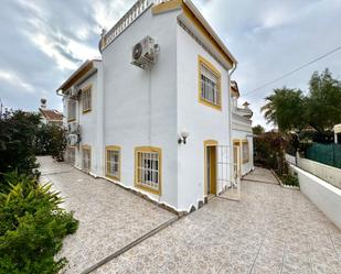 Vista exterior de Casa o xalet de lloguer en Algorfa amb Aire condicionat, Calefacció i Jardí privat