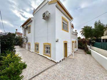 House with pool to rent in Algorfa