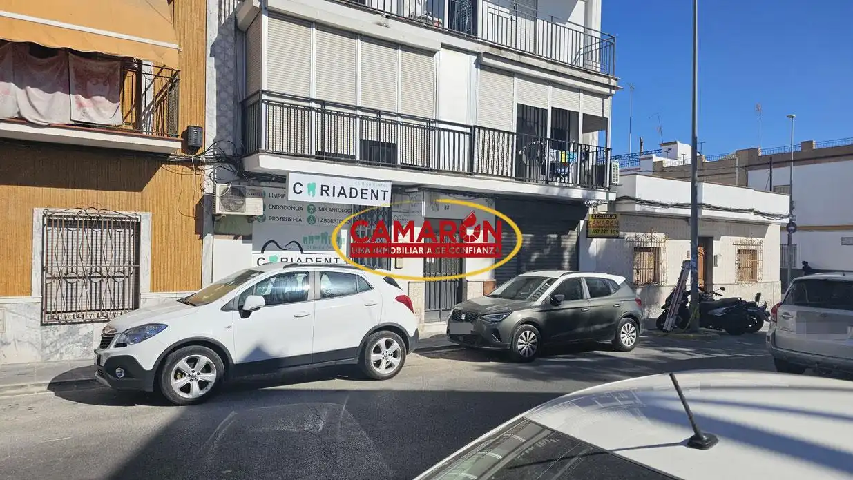Local commercial à louer à Coria del Río