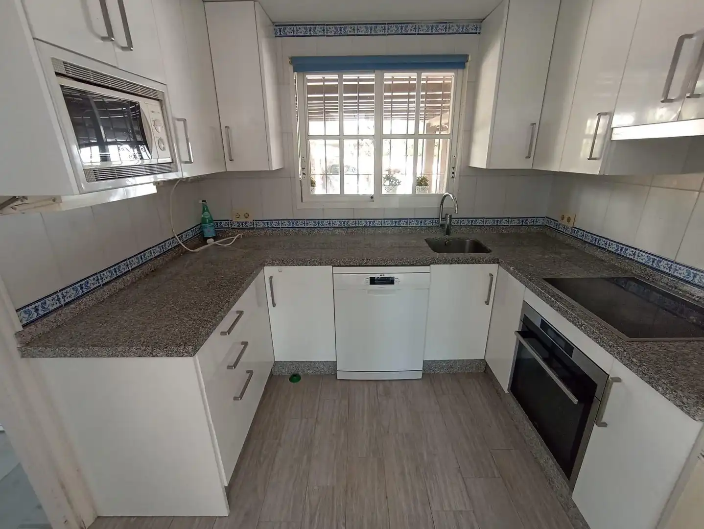 Terraced house with pool for sale in Manilva Pueblo, imagen 9