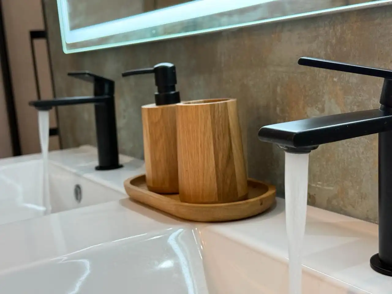 Bathroom of Ground floor for sale in Málaga  with Air Conditioner and Furnished