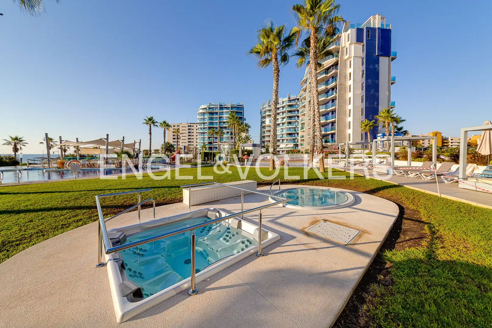 Schwimmbecken von Erdgeschoss zum Verkauf in Torrevieja mit Klimaanlage, Heizung und Terrasse