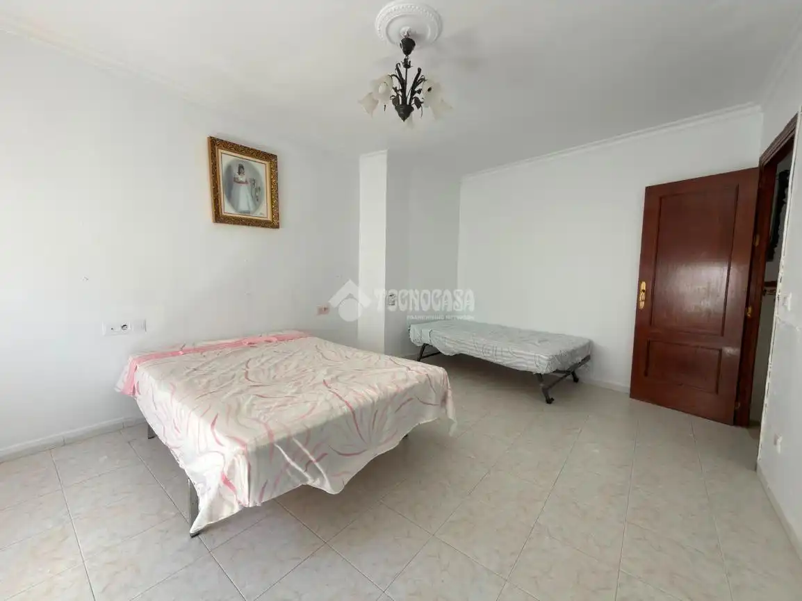 Habitación de Casa adosada en venta en Antequera con Aire acondicionado, Terraza y Trastero
