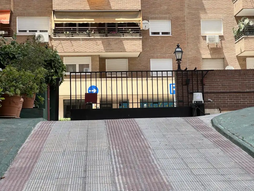 Parking of Flat for rent in Madrid  with Air Conditioner, Heating and Swimming Pool