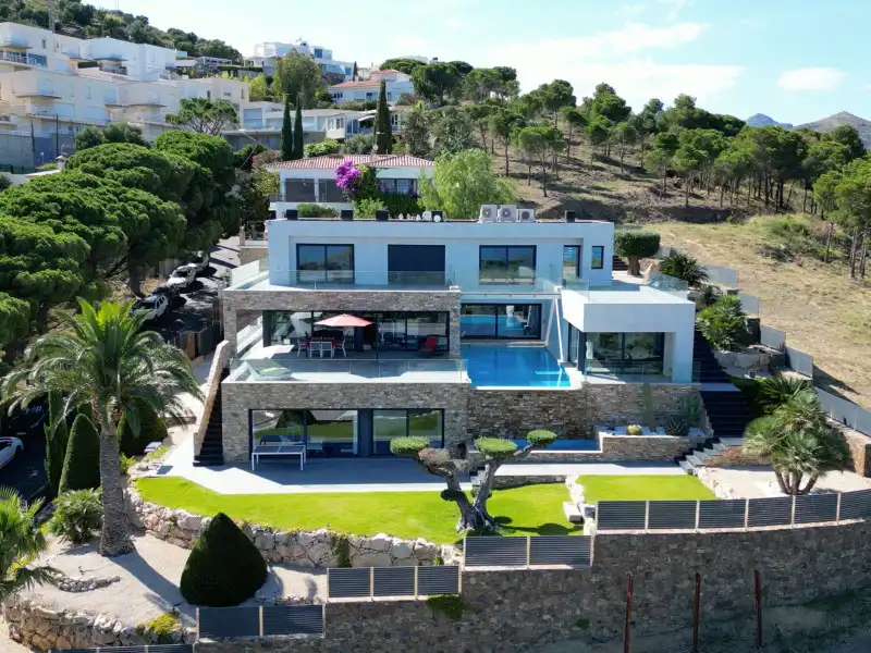 Houses for sale in N/A, Grifeu - Cap Ras - Els Estanys - Sant Genís