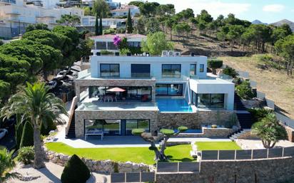 Vista exterior de Casa o xalet en venda en Llançà amb Aire condicionat, Terrassa i Piscina