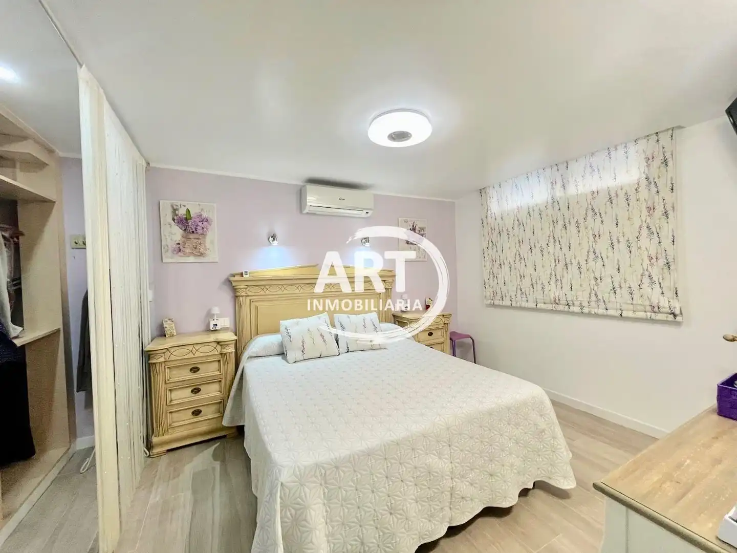 Habitación de Casa adosada en venta en La Pobla de Vallbona con Aire acondicionado, Calefacción y Jardín privado