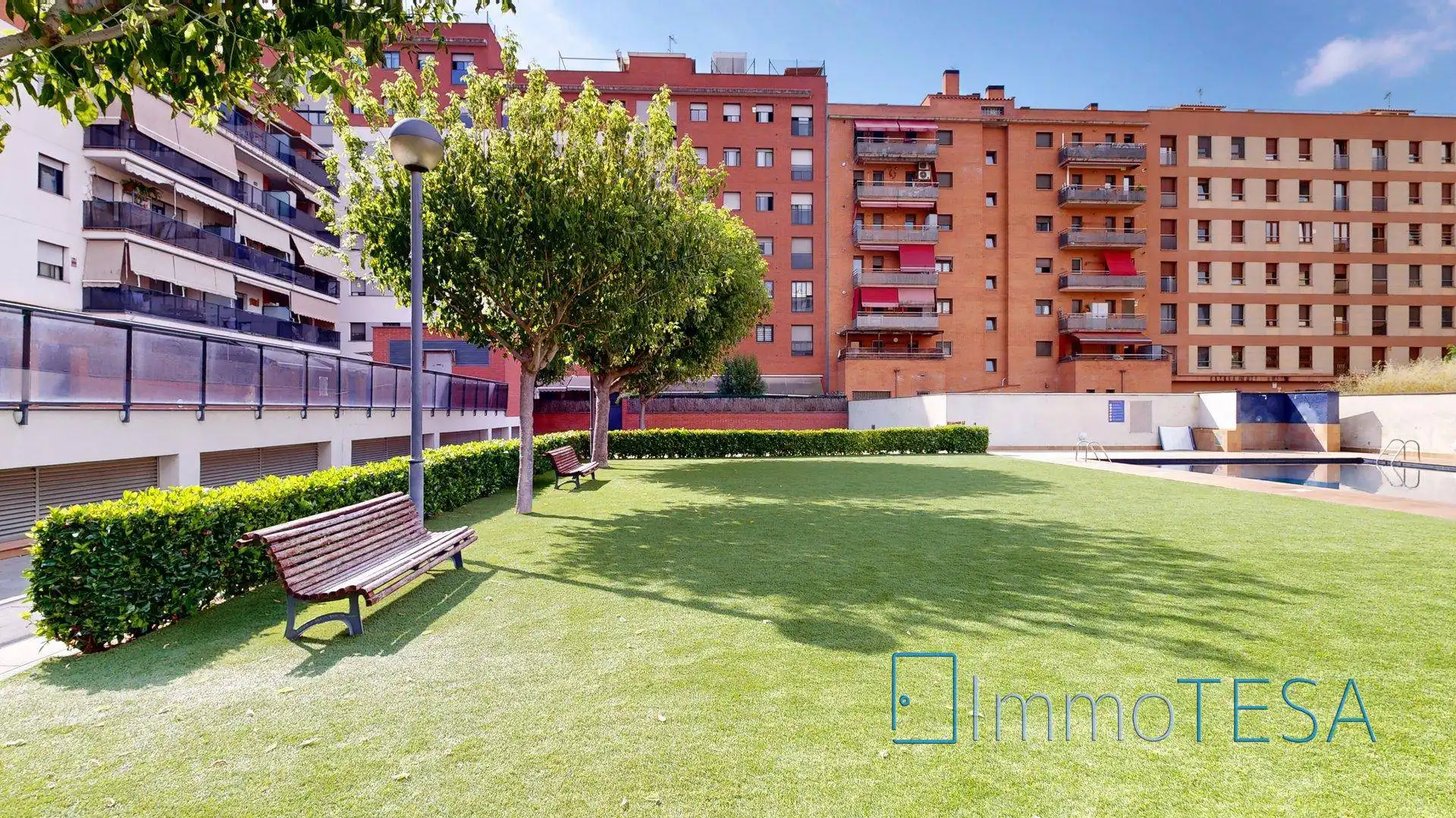 Vista exterior de Àtic en venda en Barberà del Vallès amb Aire condicionat, Calefacció i Parquet
