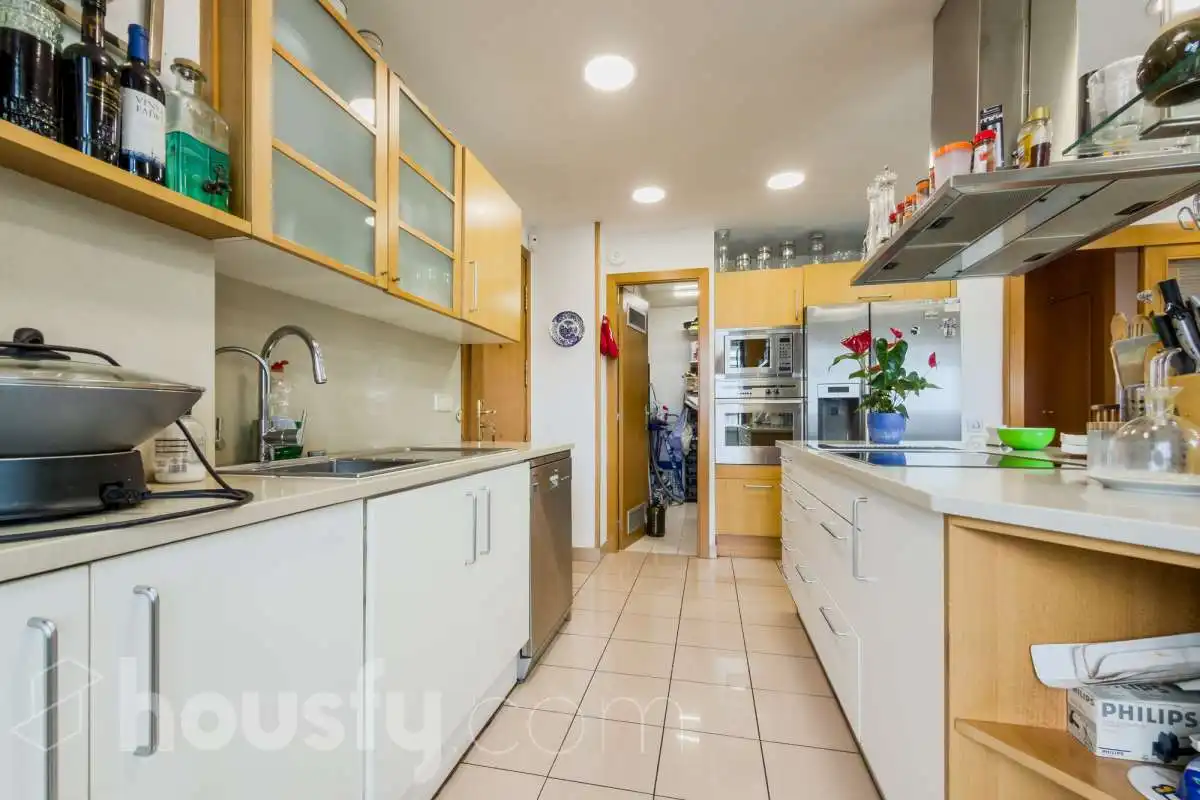 Cocina de Piso en venta en Barcelona con Aire acondicionado, Calefacción y Jardín privado