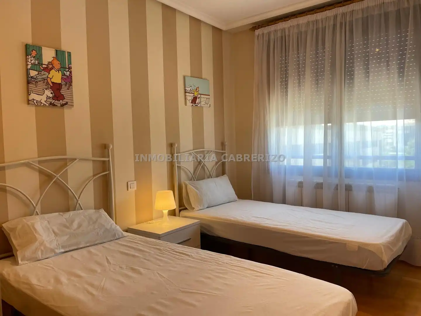 Dormitori de Apartament de lloguer en  Logroño amb Calefacció, Parquet i Terrassa