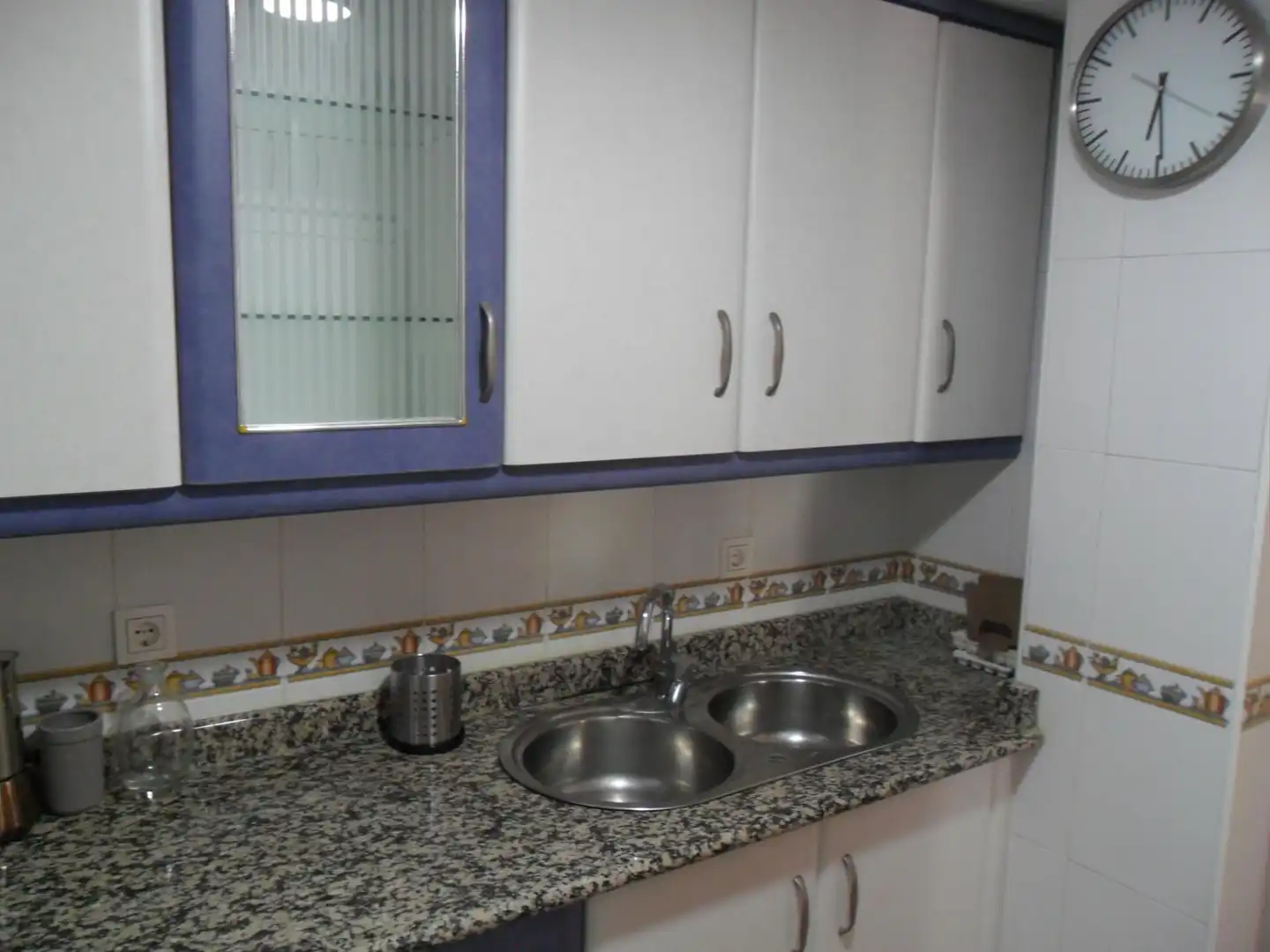 Cuina de Pis de lloguer en Granada amb Aire condicionat, Terrassa i Moblat