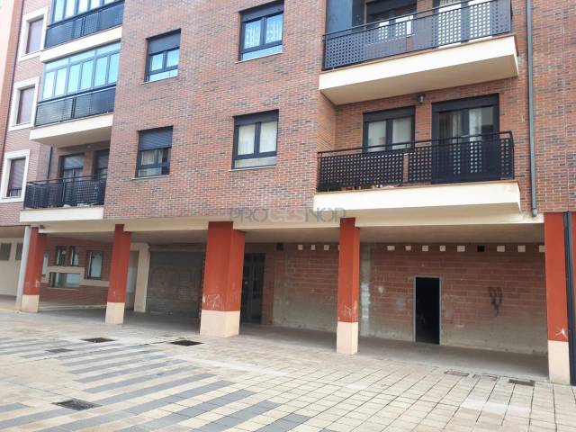 Local comercial en Venta en Calle de Rosalía de Castro en Puente Castro