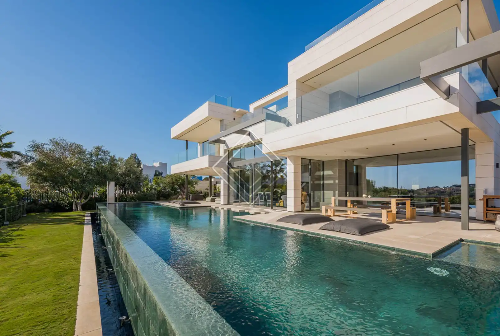 Chalet con piscina en venta en Milla de Oro, imagen 2