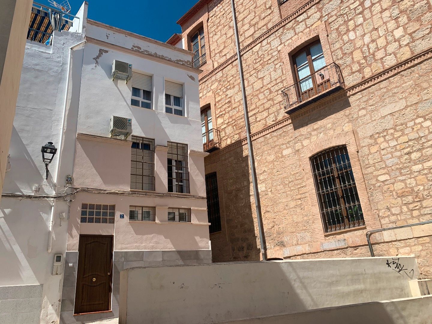 Exterior view of House or chalet for sale in  Jaén Capital  with Air Conditioner, Terrace and Oven