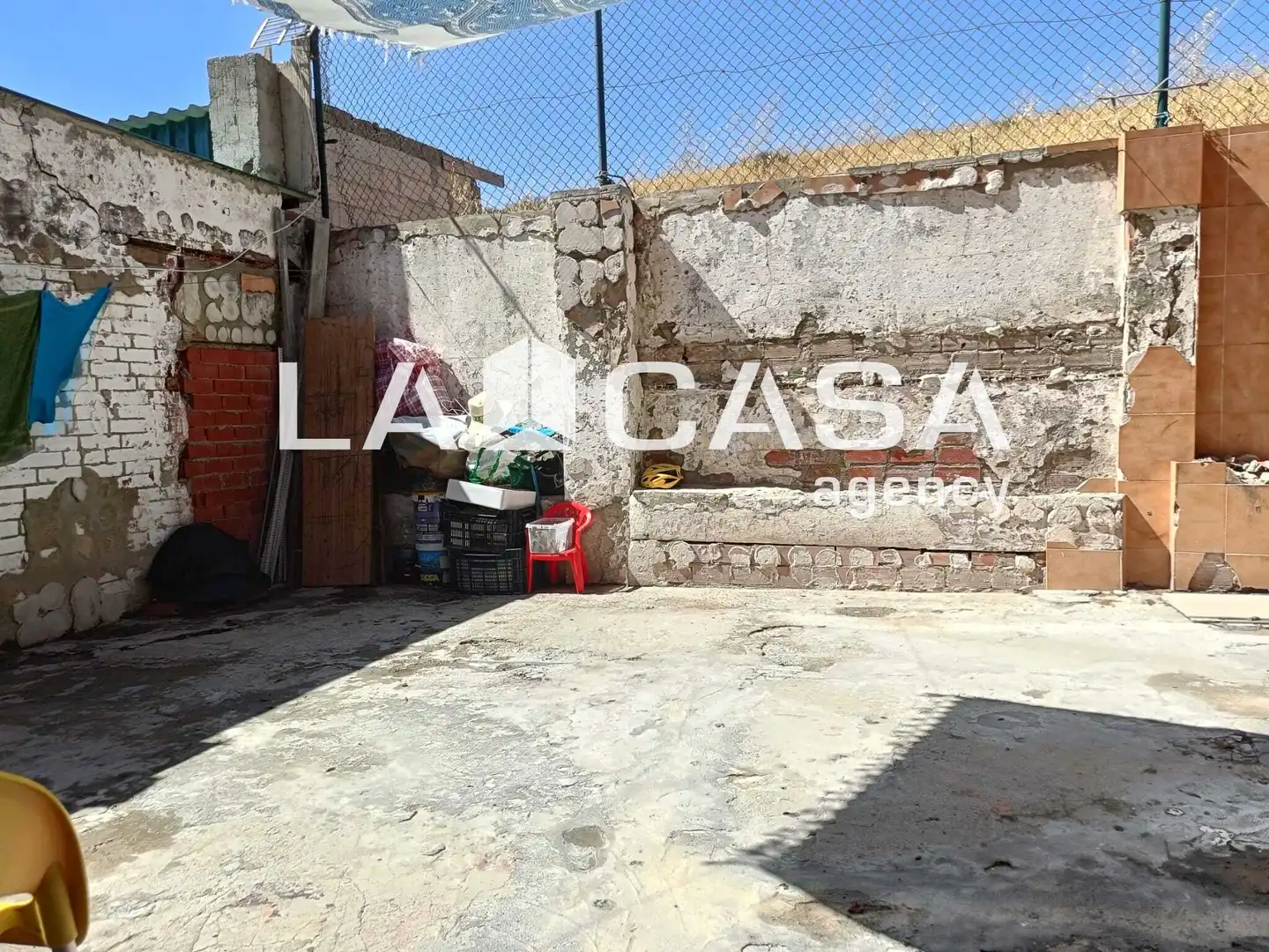 Vista exterior de Casa o xalet en venda en Algeciras amb Terrassa