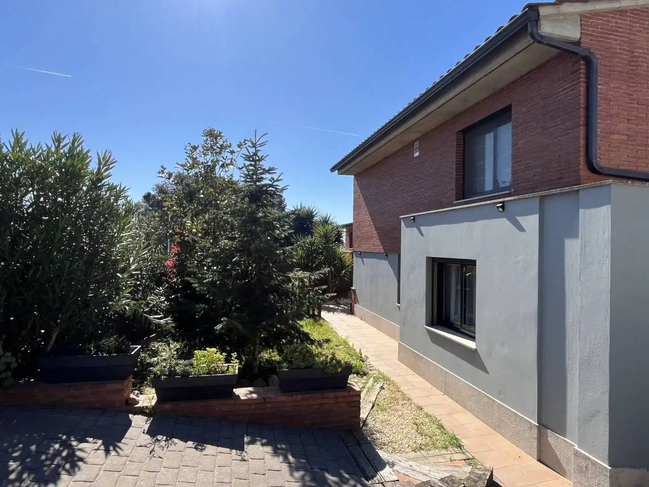 Vista exterior de Casa o xalet en venda en Caldes de Montbui amb Aire condicionat, Calefacció i Jardí privat