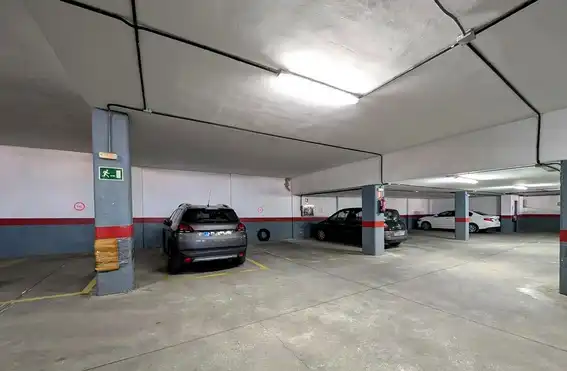 Parkplatz von Wohnung zum Verkauf in Linares mit Klimaanlage, Heizung und Balkon