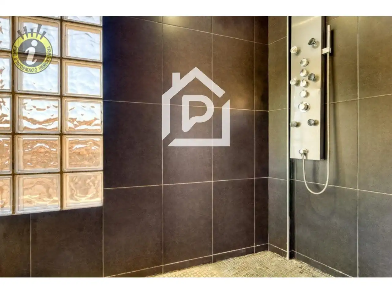 Baño de Casa o chalet en venta en Santa Llogaia d'Àlguema con Aire acondicionado, Calefacción y Terraza