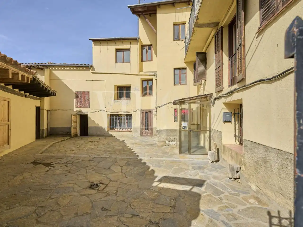 Außenansicht von Gebäude zum Verkauf in Lles de Cerdanya