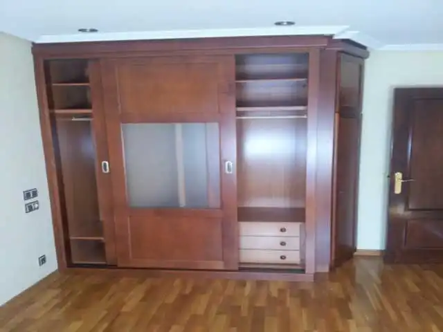 Dormitori de Pis de lloguer en Oviedo  amb Calefacció, Parquet i Traster