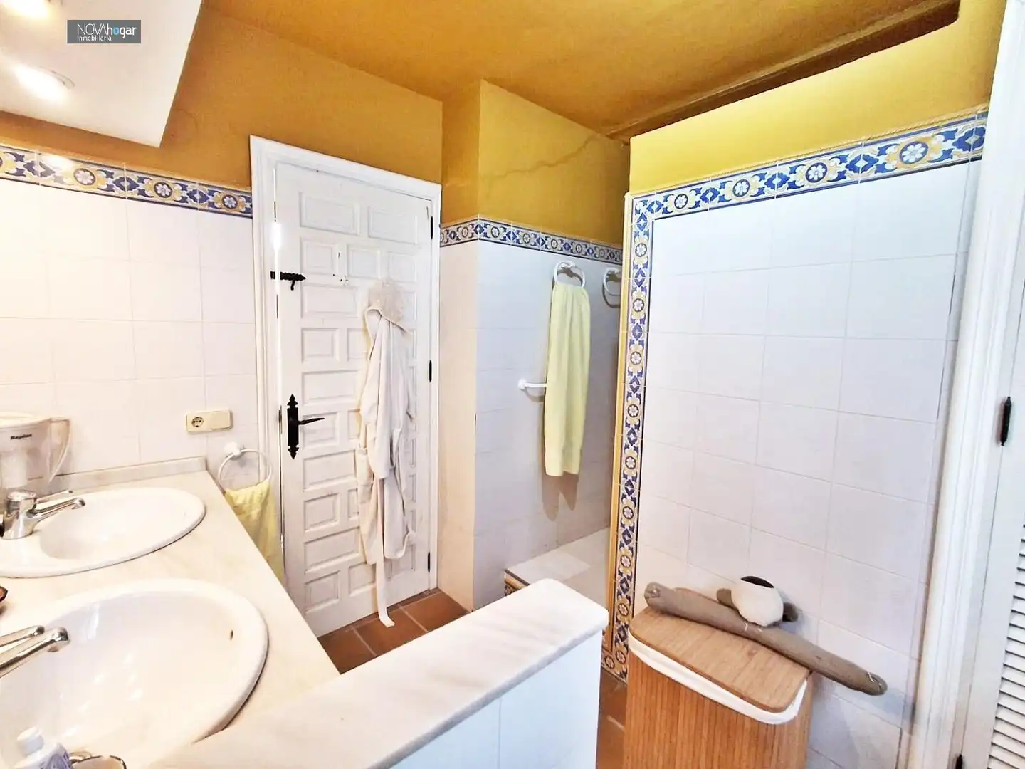 Bany de Finca rústica en venda en Málaga amb Aire condicionat, Calefacció i Jardí privat