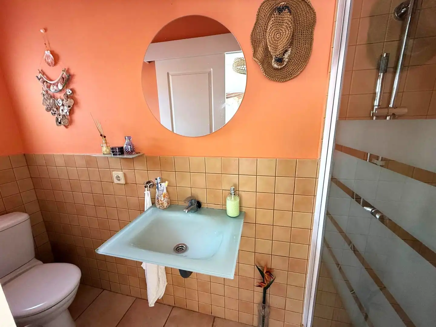 Badezimmer von Einfamilien-Reihenhaus zum Verkauf in Antigua mit Klimaanlage, Terrasse und Möbliert