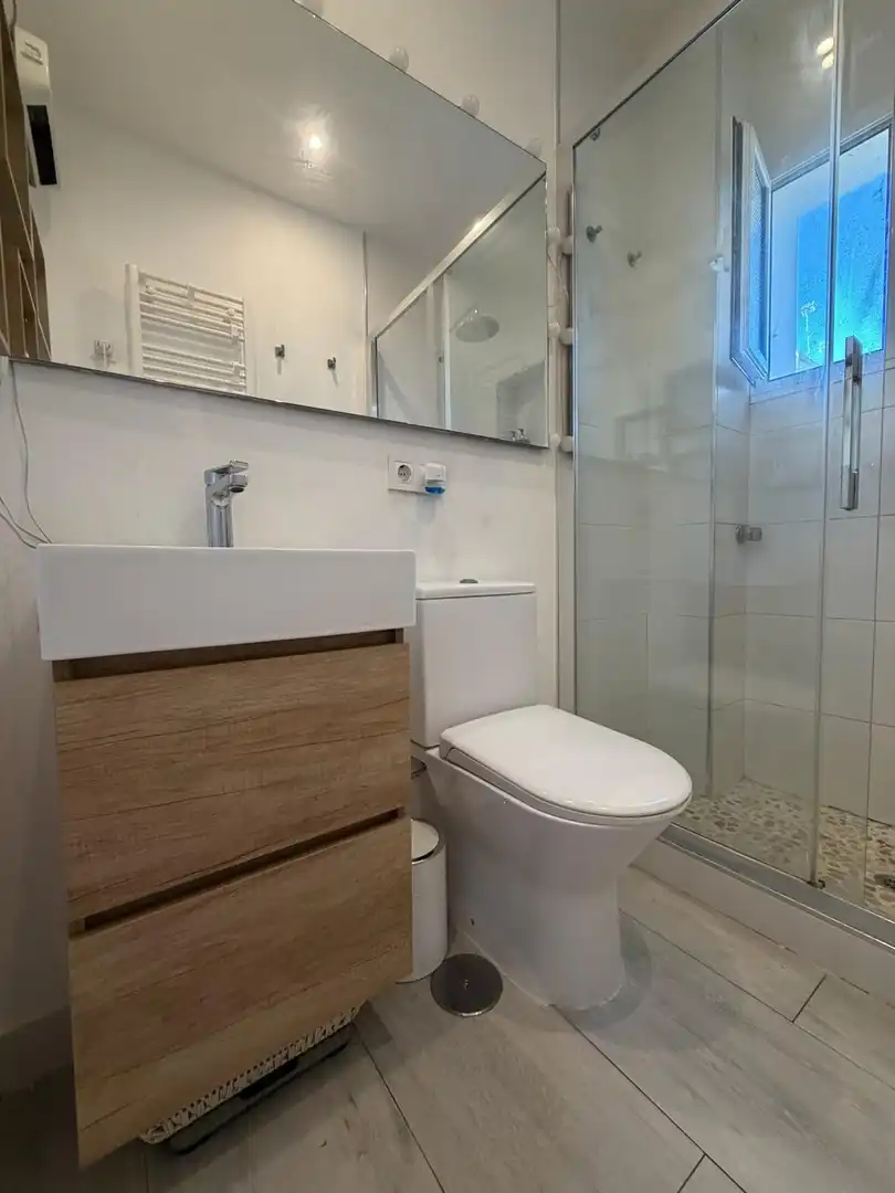 Bathroom of Flat for sale in Sevilla  with Balcony