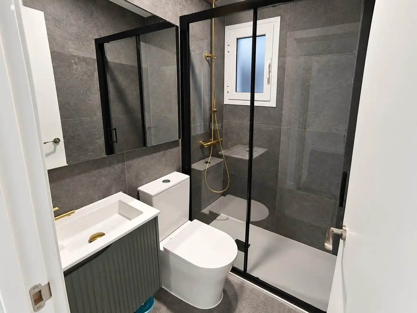 Badezimmer von Wohnung zum Verkauf in Latina