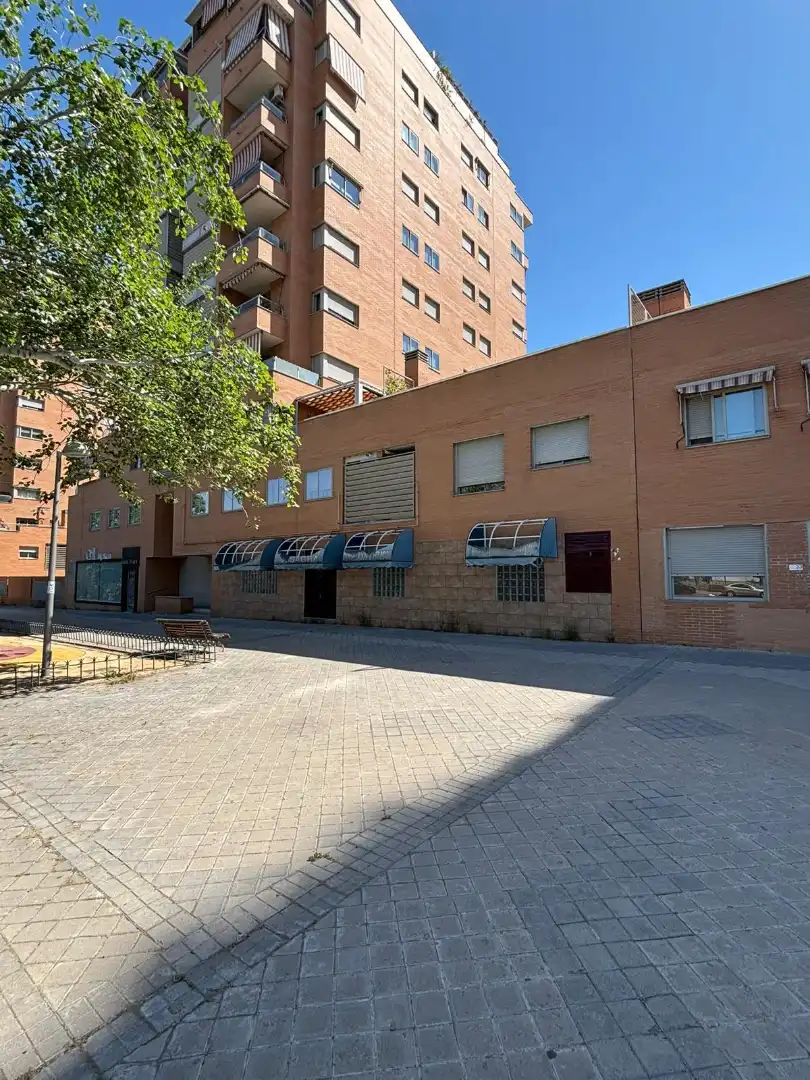 Außenansicht von Geschaftsraum zum Verkauf in Madrid