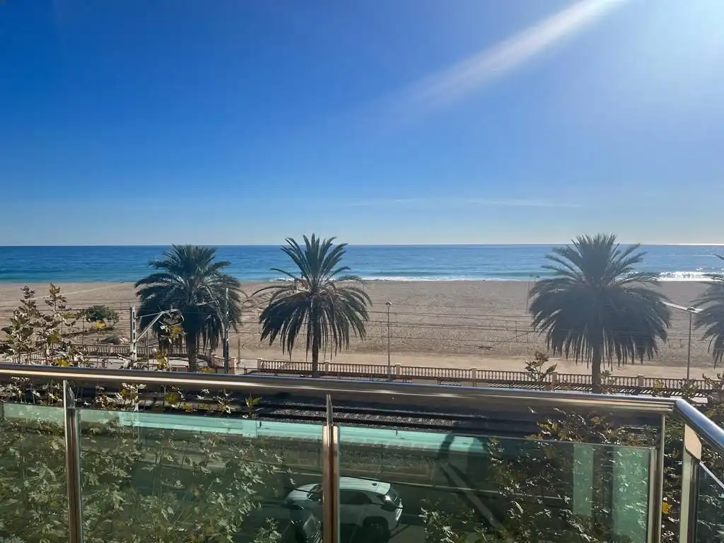 Vista exterior de Piso de alquiler en El Masnou con Calefacción
