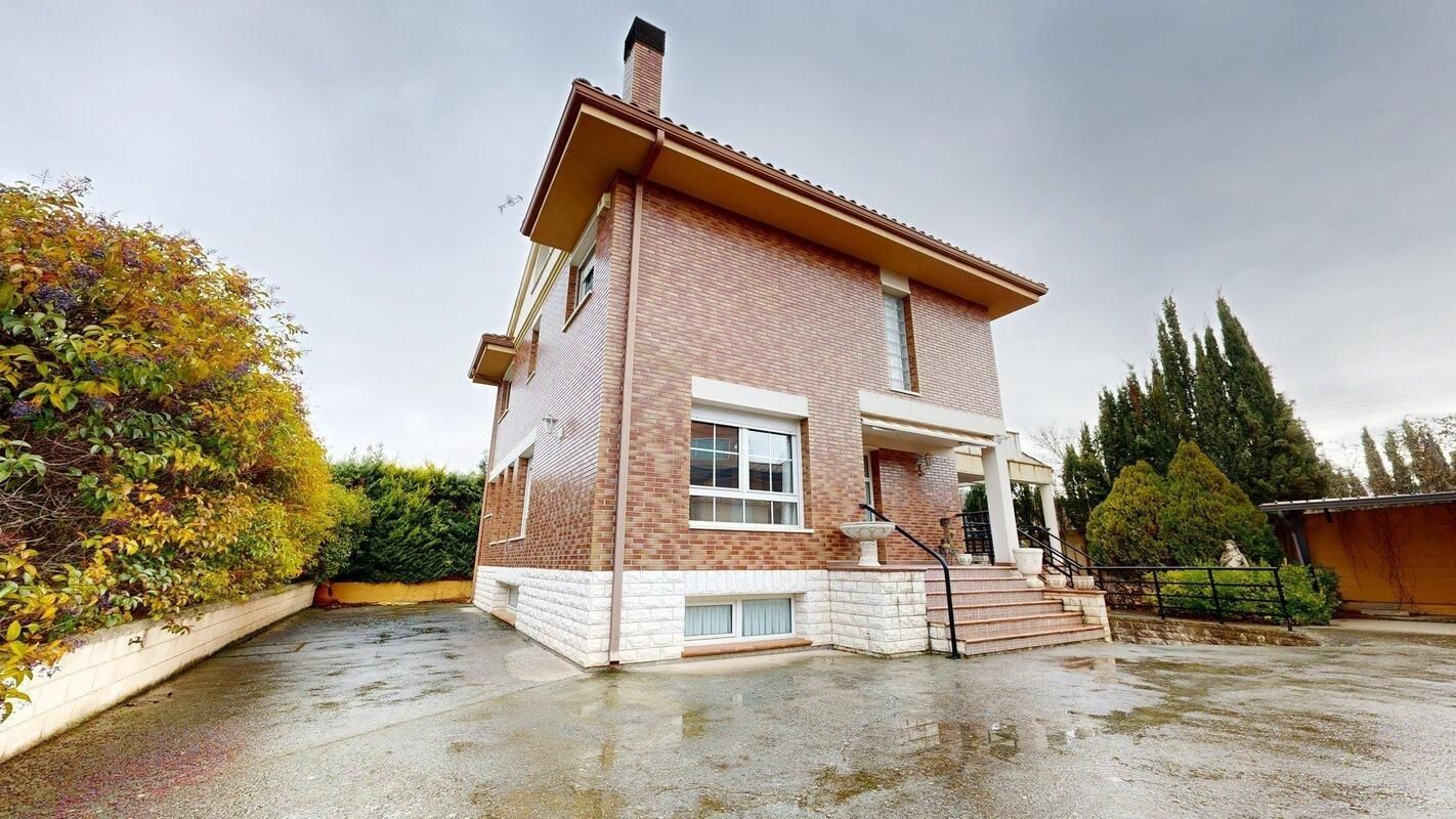 Exterior view of House or chalet for sale in Calatayud  with Air Conditioner, Terrace and Storage room