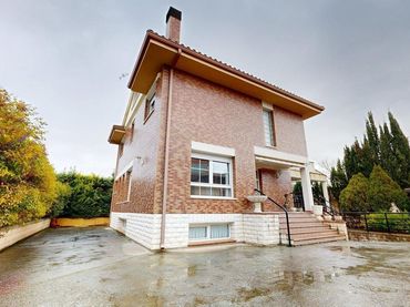 Detached house with balcony for sale in Urbanizacion VALDEARENAS