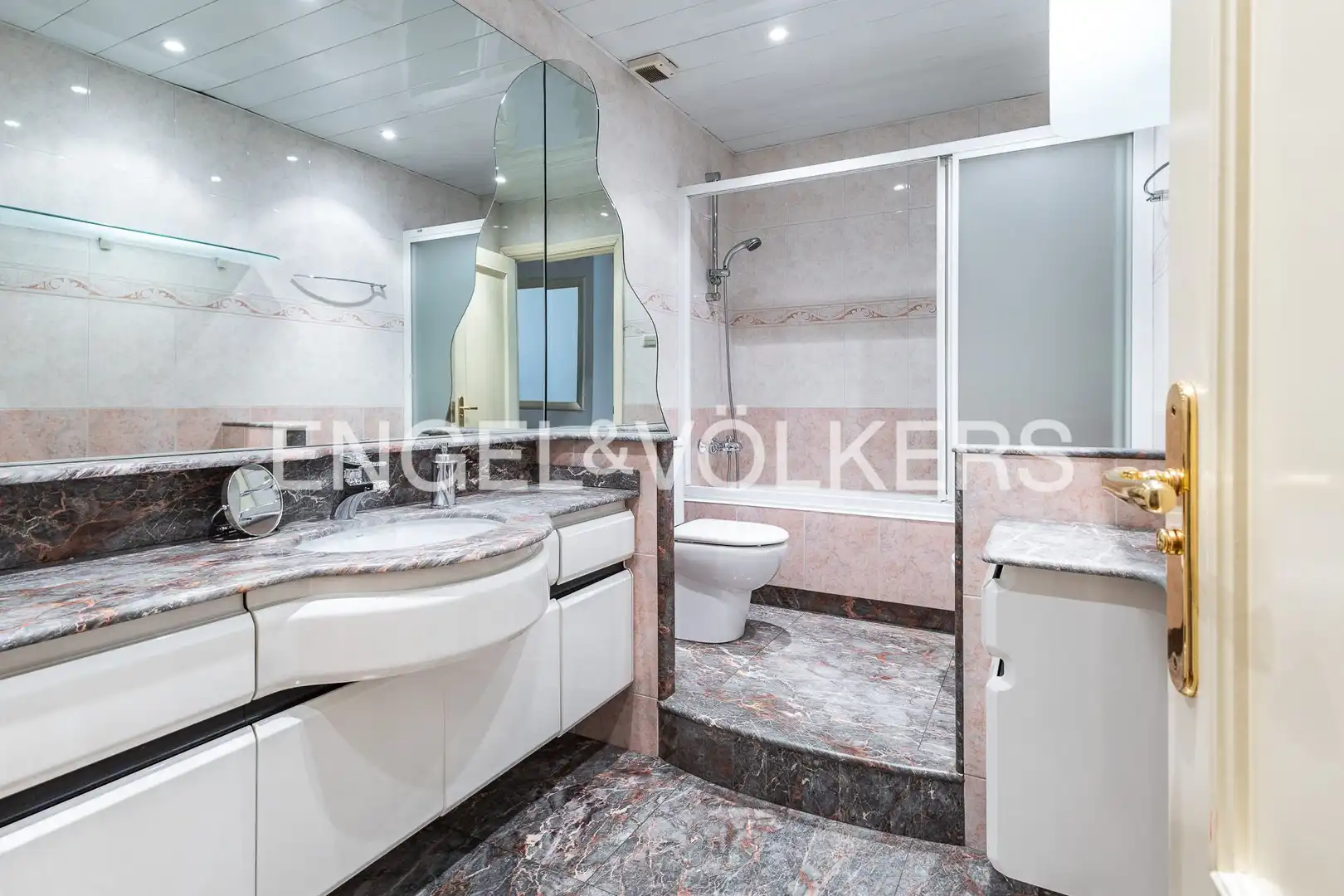 Baño de Piso en venta en Barcelona con Aire acondicionado, Calefacción y Terraza