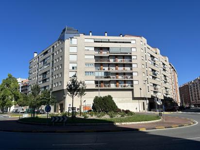 Exterior view of Flat for sale in  Pamplona / Iruña  with Air Conditioner and Terrace