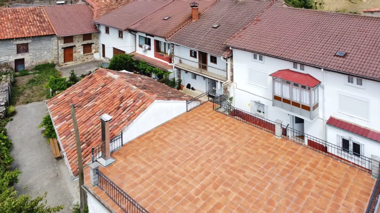 Vista exterior de Casa o xalet en venda en Santiurde de Reinosa amb Calefacció i Terrassa