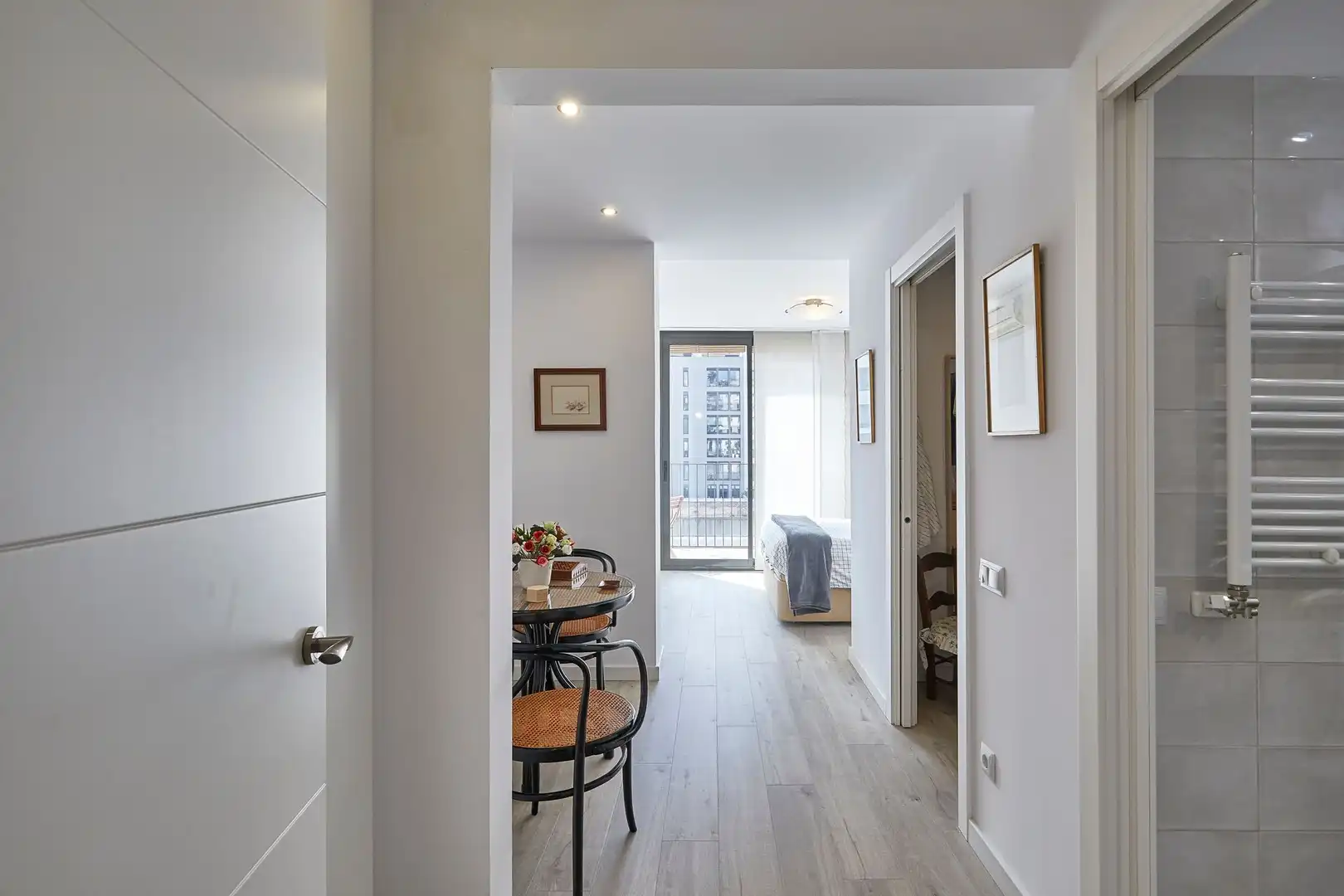 Wohnung zum Verkauf in Barcelona mit Klimaanlage, Parkett und Ofen