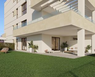 Vista exterior de Planta baixa en venda en Estepona amb Aire condicionat, Jardí privat i Terrassa