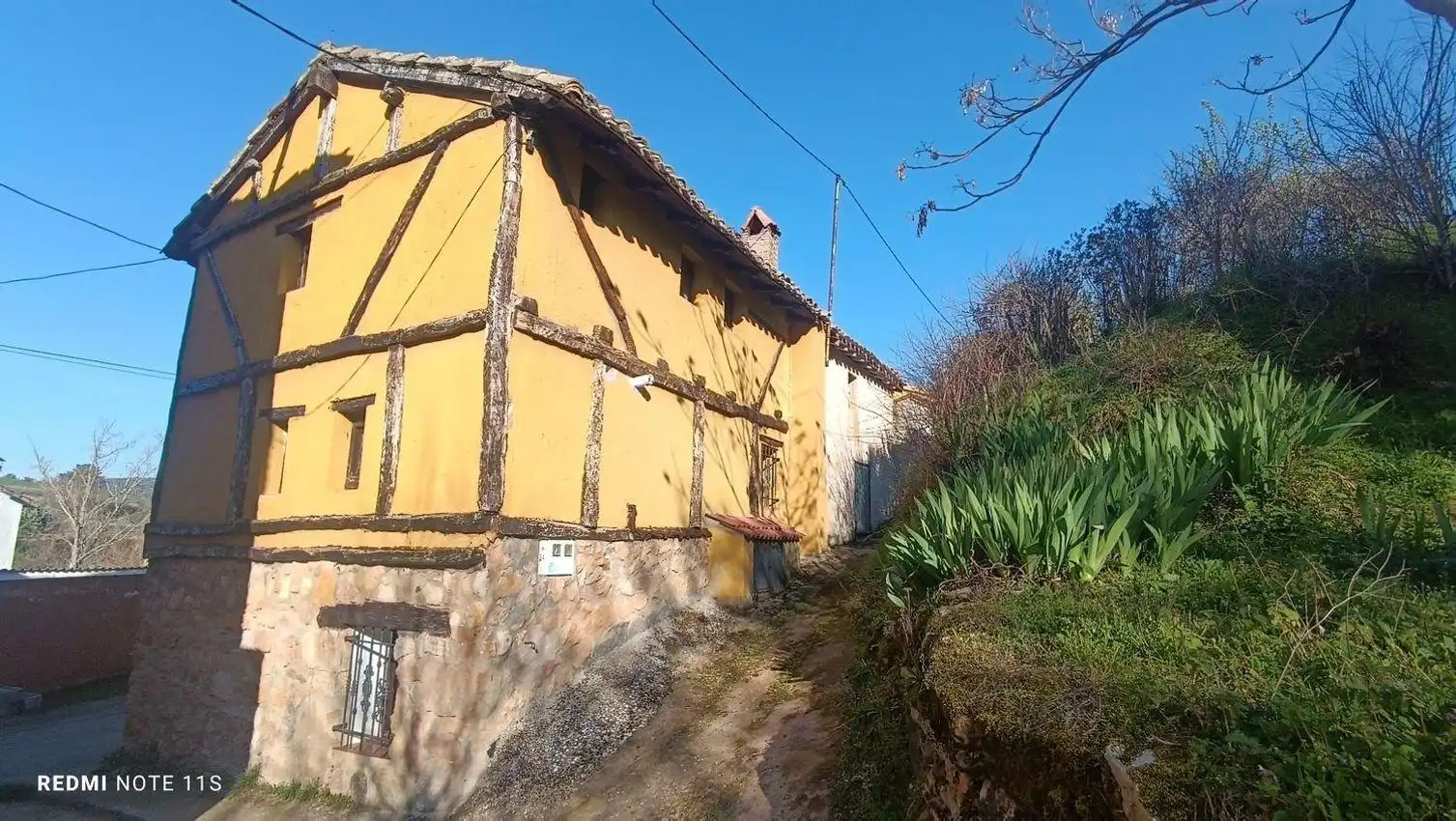 Vista exterior de Finca rústica en venda en Oña amb Calefacció, Jardí privat i Moblat