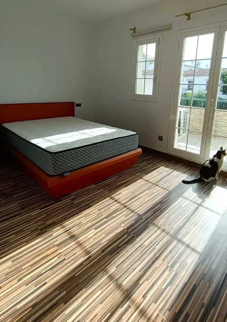 Schlafzimmer von Einfamilien-Reihenhaus zum Verkauf in Cambrils mit Klimaanlage, Heizung und Privatgarten