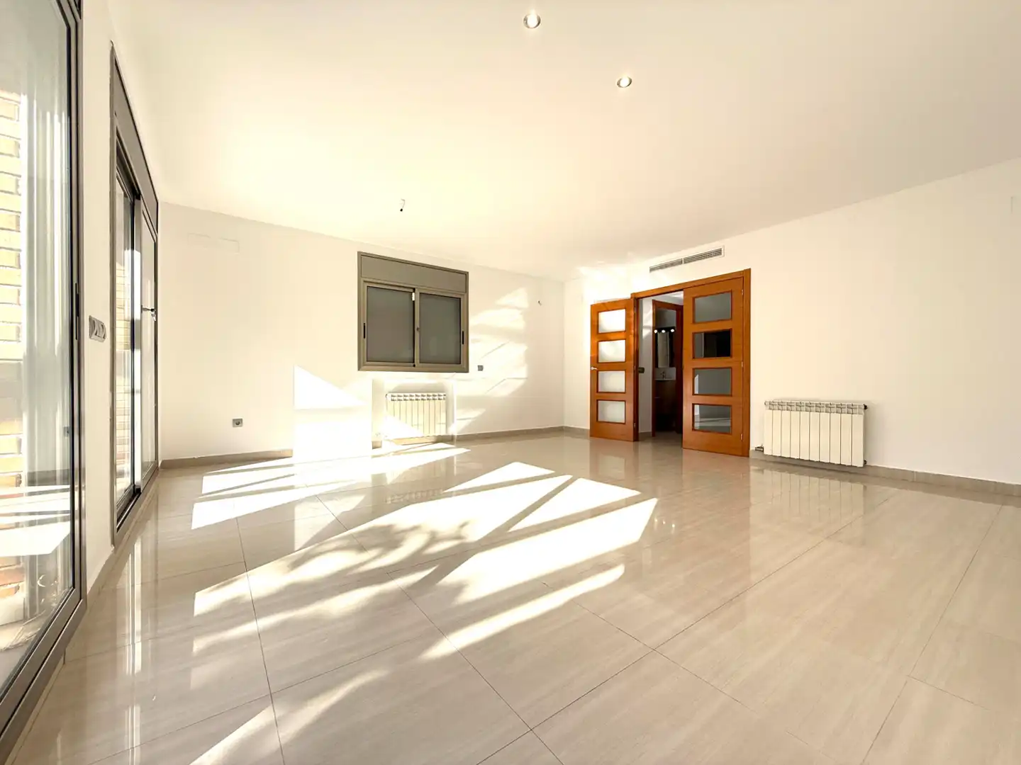 Semi-detached house with pool for sale in Carrer d'Escornalbou, imagen 7