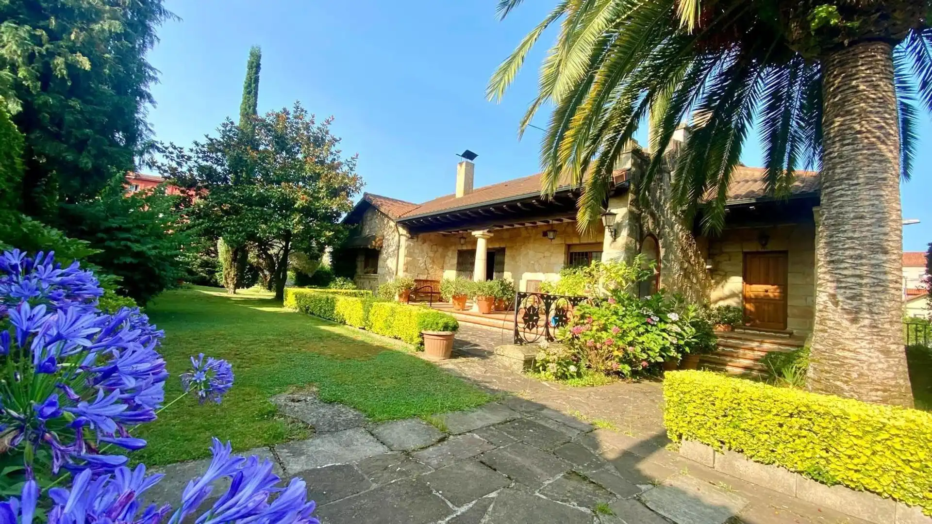 Jardí de Casa o xalet en venda en Torrelavega  amb Calefacció, Jardí privat i Terrassa