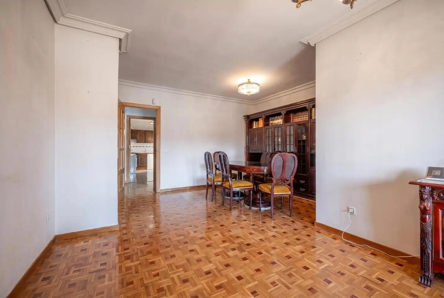 Menjador de Pis en venda en Ávila amb Calefacció, Parquet i Terrassa
