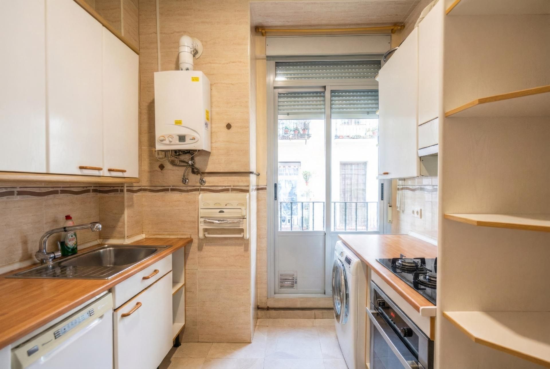 Kitchen of Flat for sale in  Madrid Capital  with Air Conditioner, Furnished and Balcony